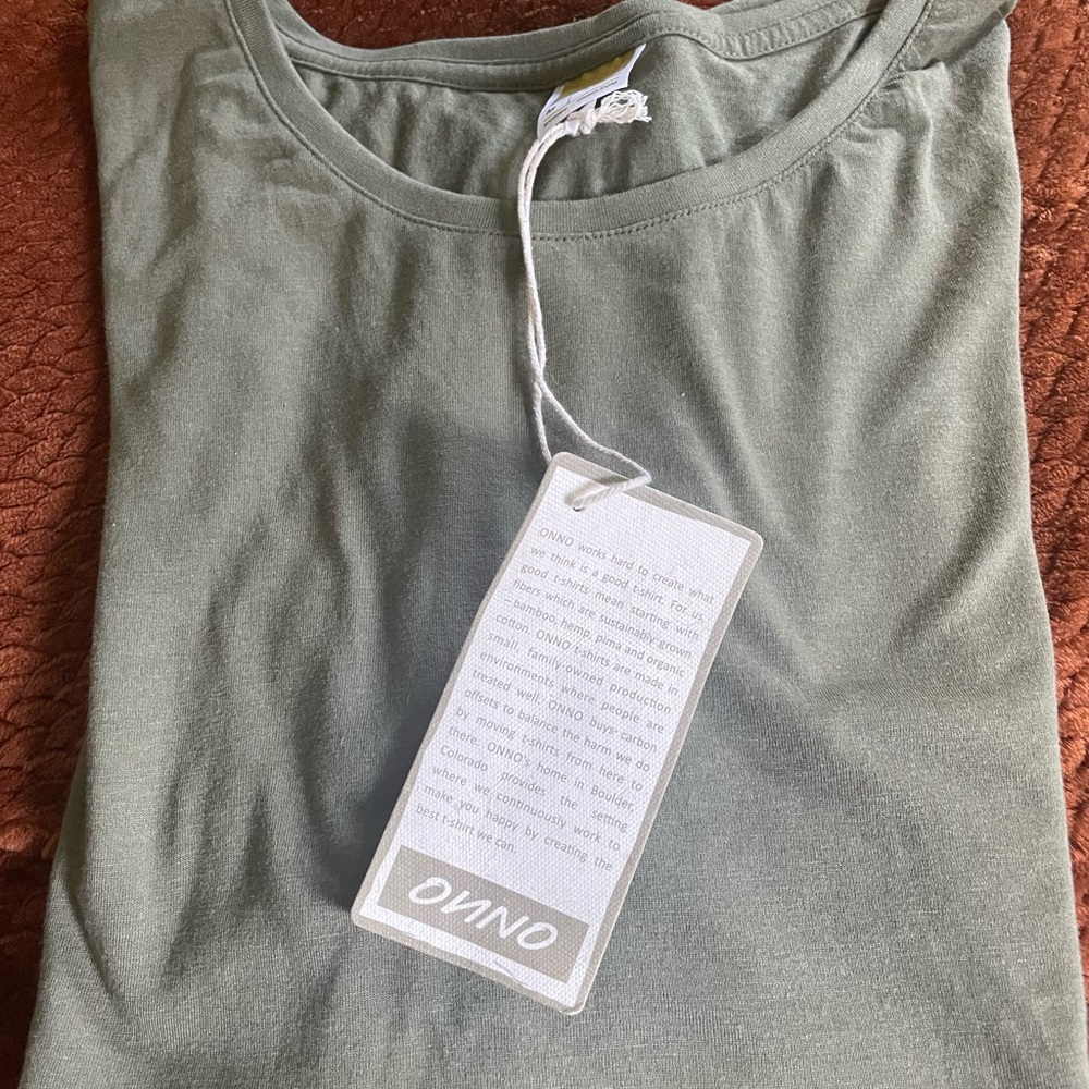 Onno size medium - Crew neck - Olive Green Women's Top
